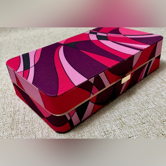 🎀Tarte Gold Makeup Case you can get it for free, with your purchase today#TARTE - Picture 4 of 13
